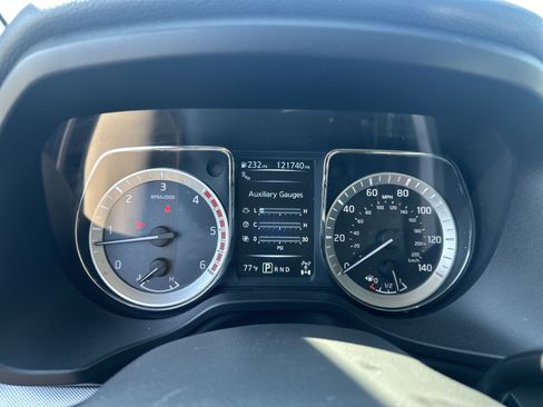 Used 2016 Nissan Titan PRO-4X w/ Pro-4x Convenience Package AWD/4WD image 23