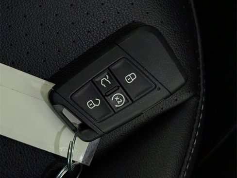 Used 2023 Volkswagen Tiguan SE R-Line image 31