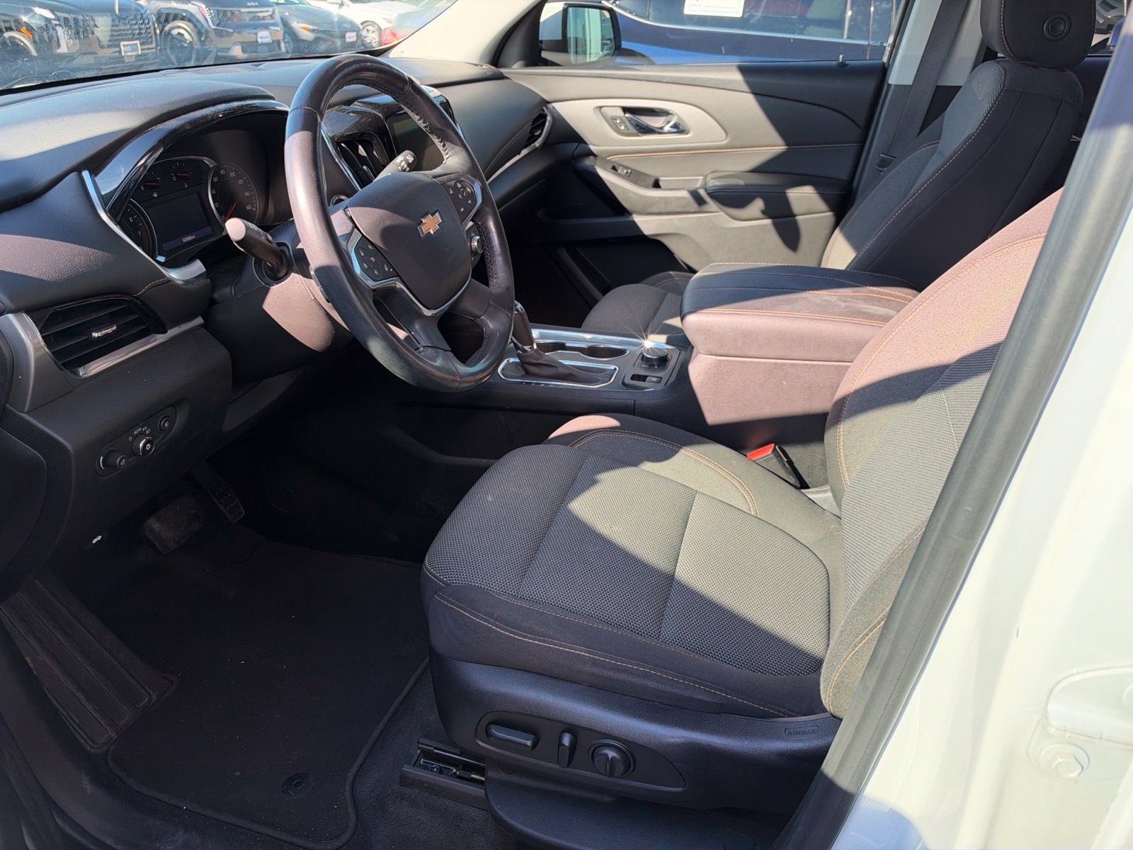 Used 2020 Chevrolet Traverse LT FWD image 13
