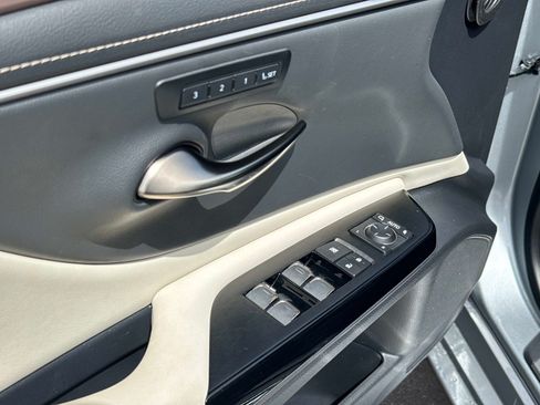 Used 2025 Lexus ES 350 w/ Premium Package FWD image 18