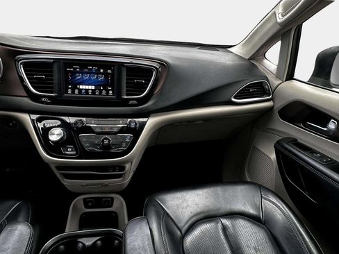 Used 2020 Chrysler Voyager Lxi FWD image 22