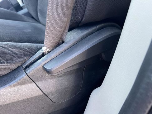 Used 2018 Dodge Grand Caravan SE w/ UConnect Hands-Free Group image 15