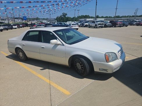 Used 2005 Cadillac De Ville DHS w/ Equipment Group FWD image 2