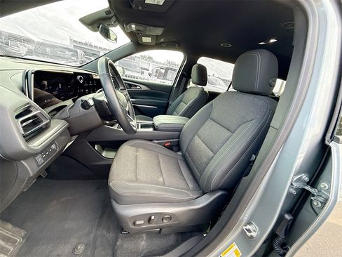 Used 2024 Chevrolet Traverse LT image 23