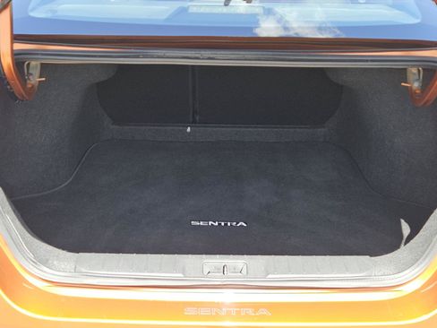 Used 2025 Nissan Sentra SR w/ SR Premium Package FWD image 9