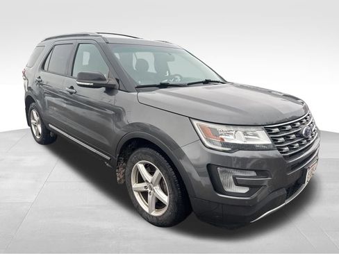 Used 2016 Ford Explorer XLT w/ Equipment Group 202A image 23