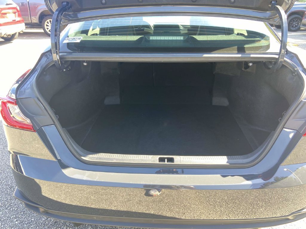 Used 2025 Toyota Camry SE w/ Convenience Package FWD image 10