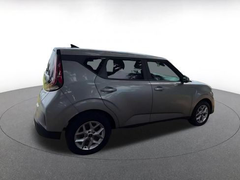 Used 2025 Kia Soul LX w/ LX Technology Package FWD image 15