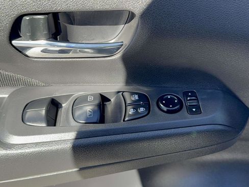 Used 2023 Nissan Kicks SV image 14