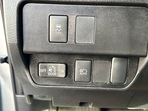 Used 2022 Toyota Tacoma SR image 16