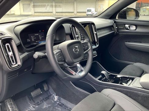 Used 2023 Volvo C40 P8 Recharge Ultimate w/ Protection Package Premier image 17