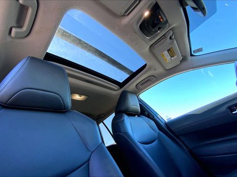 Used 2022 Toyota Corolla Cross XLE image 13