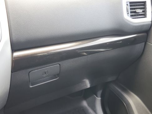 Used 2017 Nissan Titan SV AWD/4WD image 23