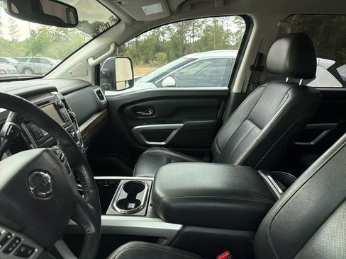 Used 2018 Nissan Titan SL AWD/4WD image 8