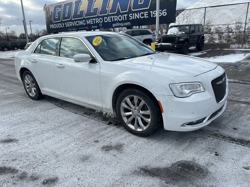 Used 2021 Chrysler 300 Touring L image 3