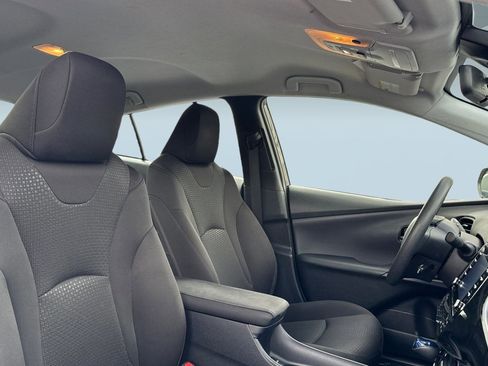 Used 2022 Toyota Prius LE image 29