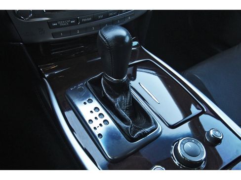 Used 2017 INFINITI Q70 3.7 image 29