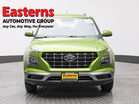 Used 2023 Hyundai Venue SEL w/ Cargo Package image 2