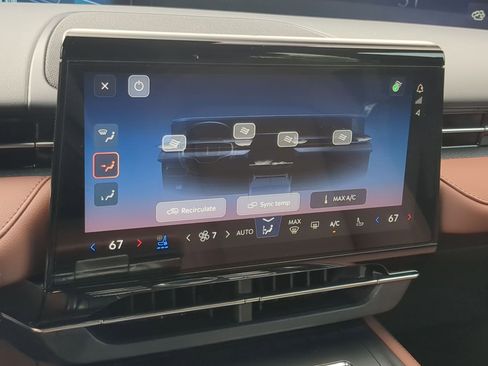 New 2026 Lincoln Nautilus Reserve AWD/4WD image 18