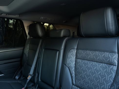 Used 2023 Toyota Sequoia Limited image 18