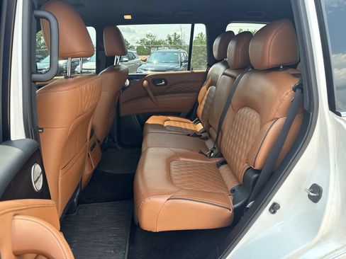Used 2024 INFINITI QX80 Sensory AWD/4WD image 10