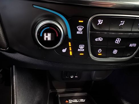 Certified 2023 Chevrolet Traverse LT w/ Rear Camera Mirror Package image 16