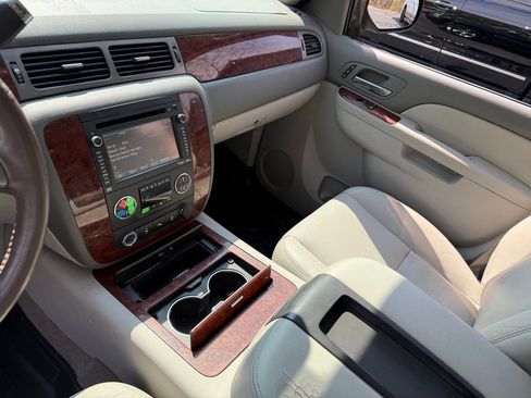 Used 2013 Chevrolet Avalanche LTZ image 58