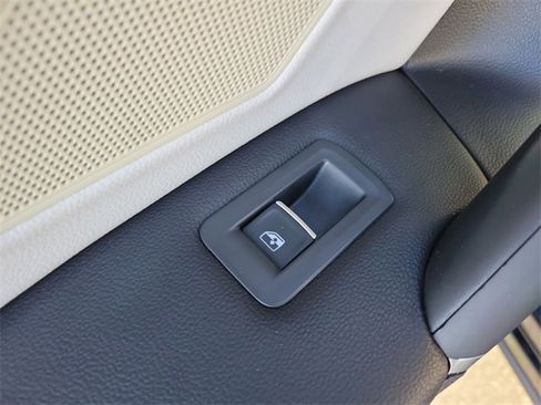 Used 2020 Volkswagen Tiguan SEL image 15