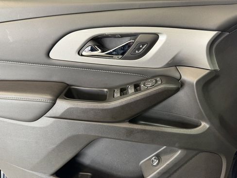 Used 2023 Chevrolet Traverse LT image 25