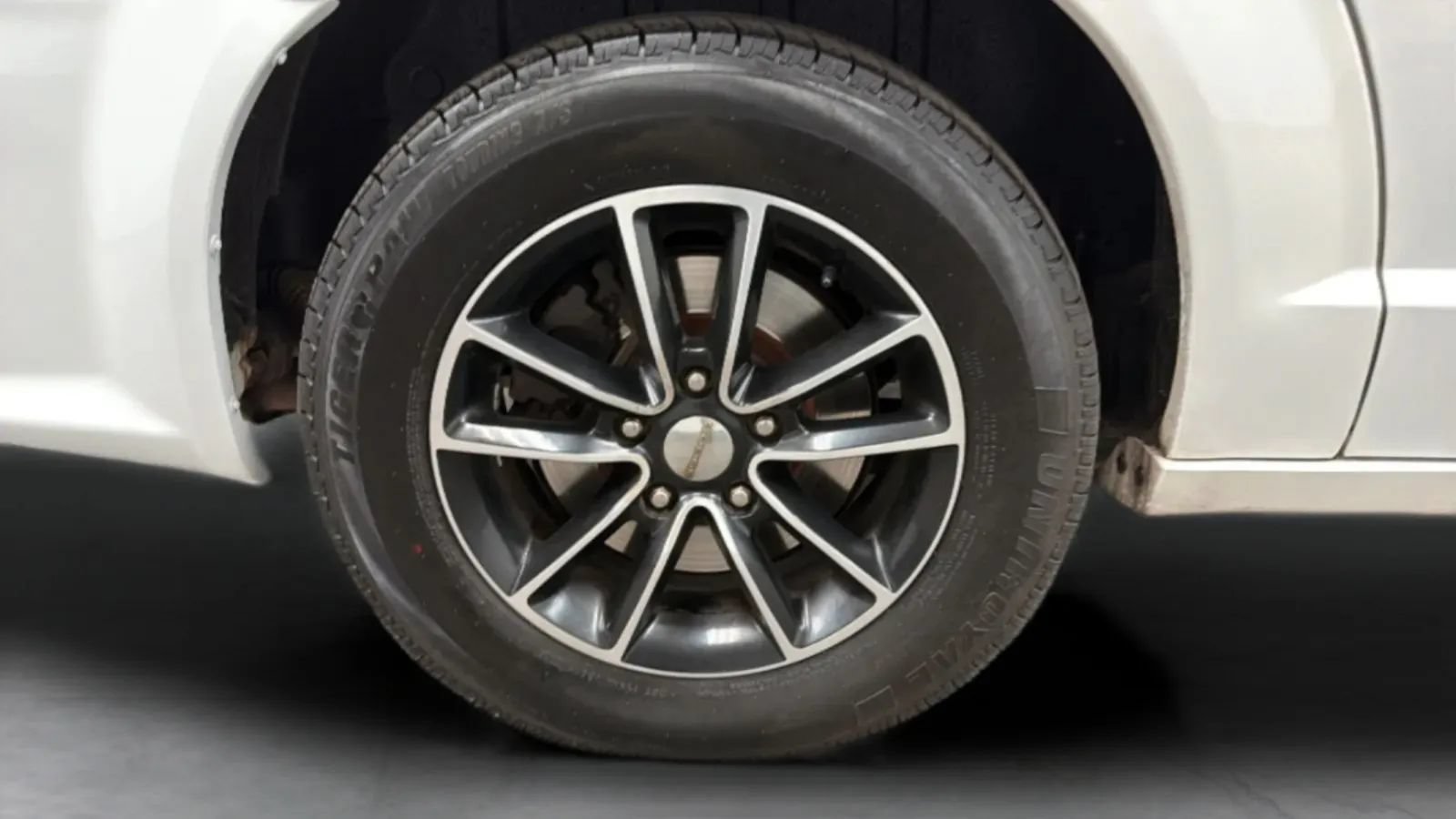 Used 2019 Dodge Grand Caravan GT FWD image 28