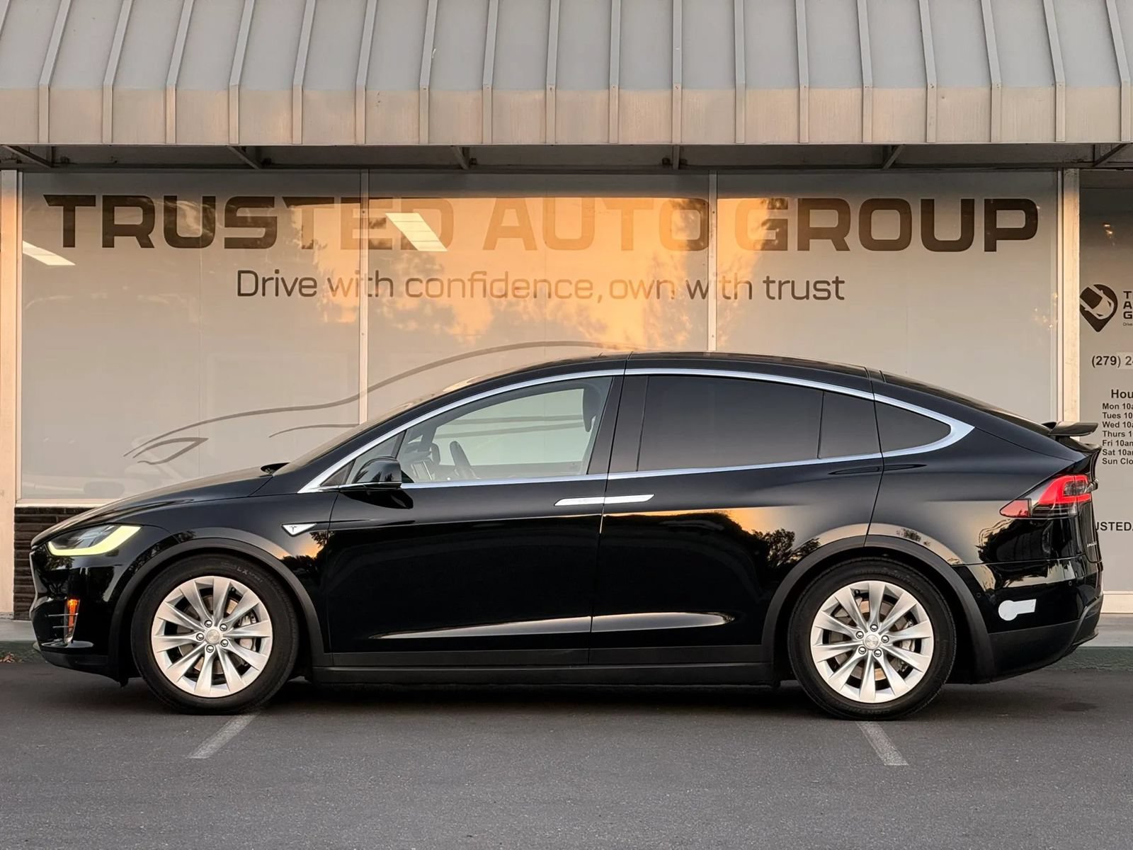 Used 2016 Tesla Model X 75D AWD/4WD image 4
