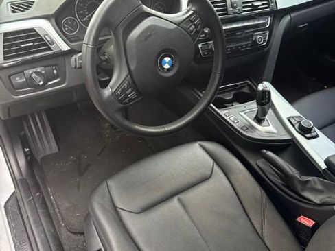 Used 2018 BMW 320i Sedan RWD image 10