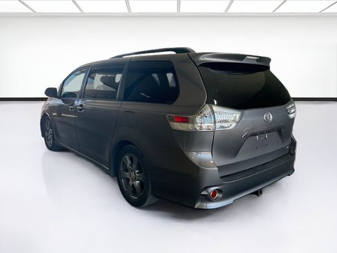 Used 2017 Toyota Sienna SE Premium FWD image 6