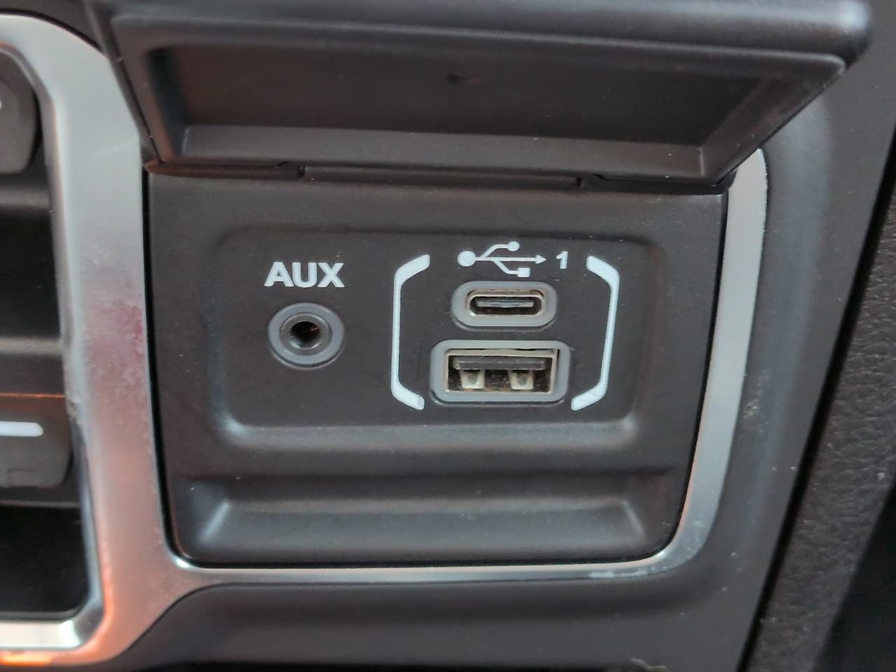 Used 2025 Jeep Gladiator Sport AWD/4WD image 23