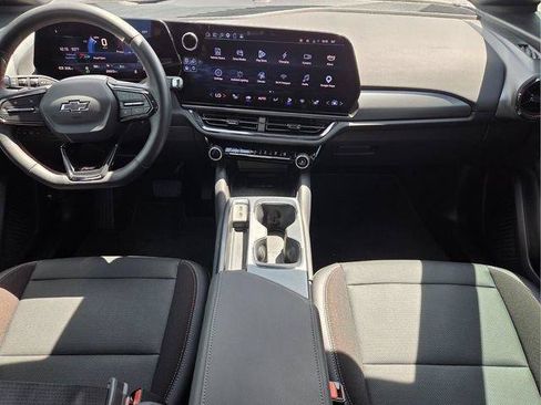 Certified 2025 Chevrolet Equinox EV RS FWD image 15