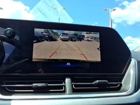 Used 2024 Chevrolet Trax LT FWD image 10