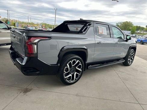 Used 2025 Chevrolet Silverado EV RST AWD/4WD image 7