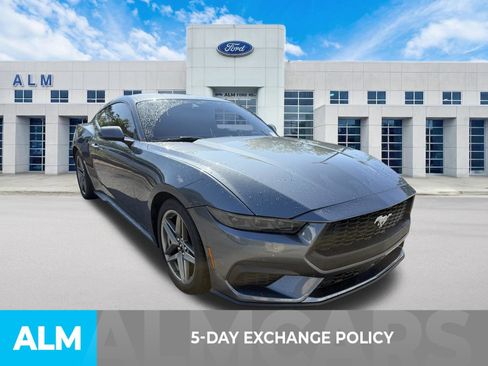 Used 2025 Ford Mustang Coupe RWD image 3