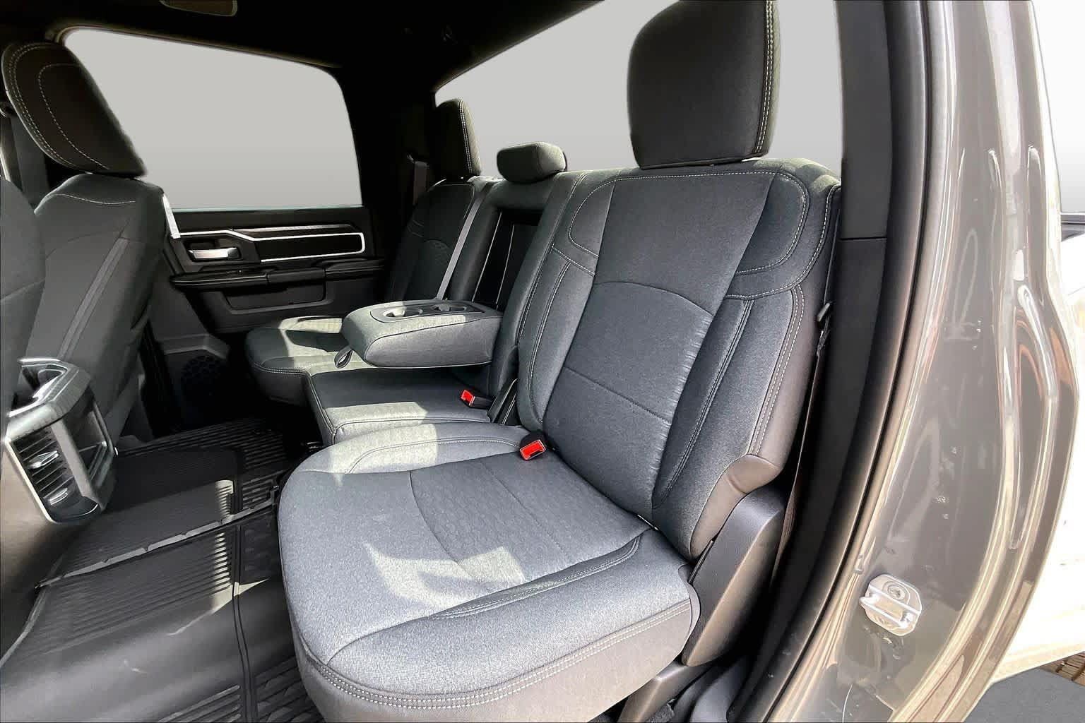 New 2027 RAM 3500 Big Horn AWD/4WD image 21