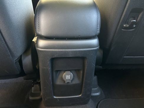 Used 2020 Dodge Journey SE w/ SE Popular Equipment Group FWD image 12