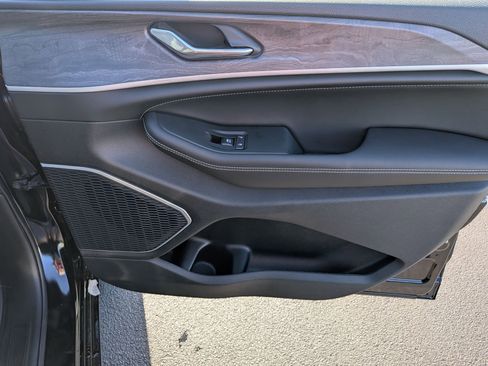 New 2026 Jeep Grand Cherokee Limited AWD/4WD image 32