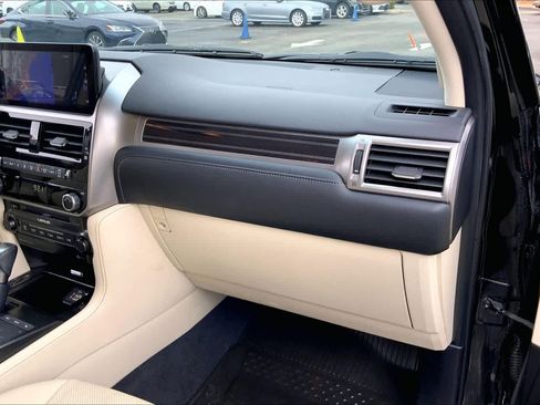 Used 2023 Lexus GX 460 Premium w/ Premium Package image 19