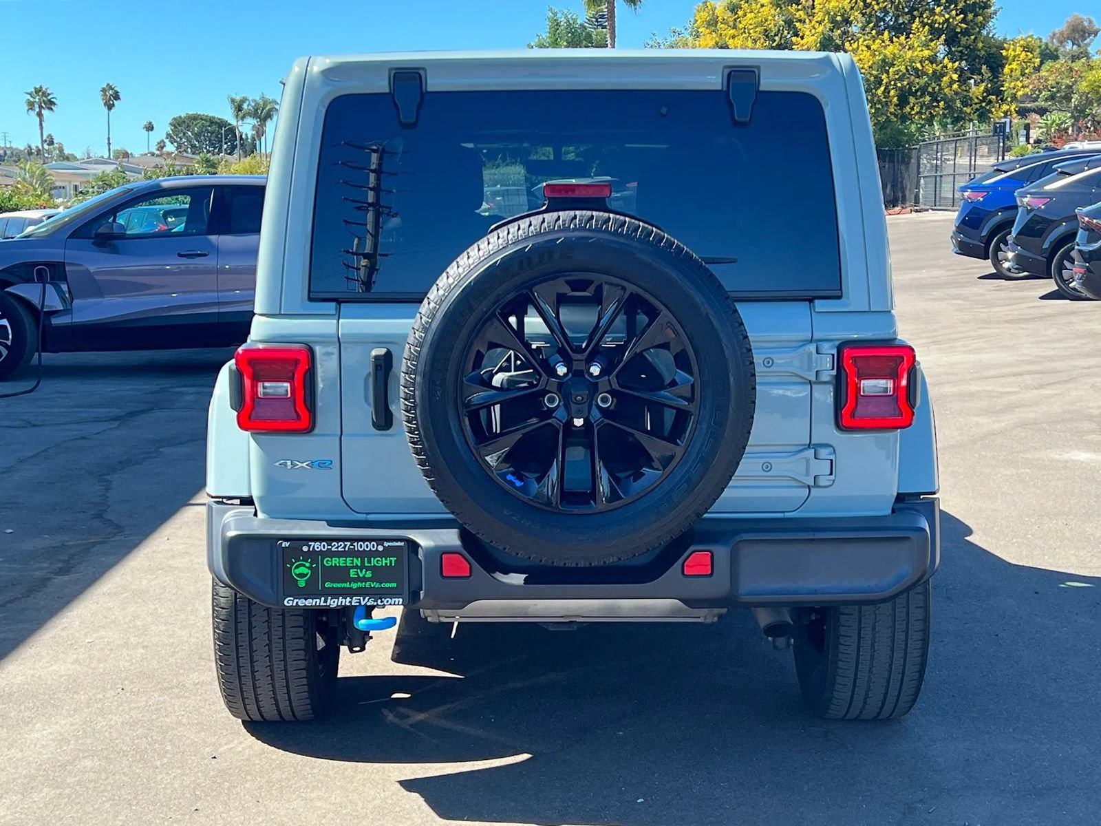 Used 2023 Jeep Wrangler Unlimited Sahara AWD/4WD image 6