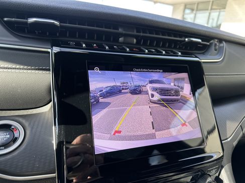 Used 2024 Jeep Grand Cherokee Laredo w/ Trailer Tow Package image 18