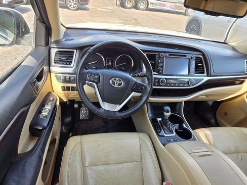 Used 2014 Toyota Highlander Limited image 5