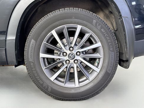 Certified 2017 Toyota Highlander XLE AWD/4WD image 34