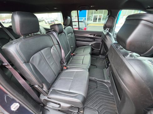 Used 2023 Jeep Wagoneer Series III w/ Convenience Group I AWD/4WD image 16