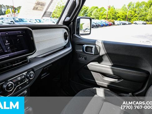Used 2025 Jeep Wrangler Unlimited Sahara AWD/4WD image 44