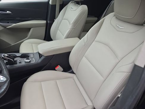 Used 2021 Cadillac XT4 Luxury w/ Cold Weather Package image 18