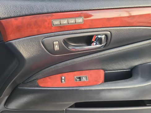 Used 2012 Lexus LS 460 w/ Comfort Pkg image 24